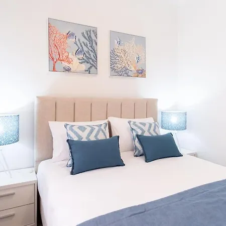 Rodrigues Family House 73