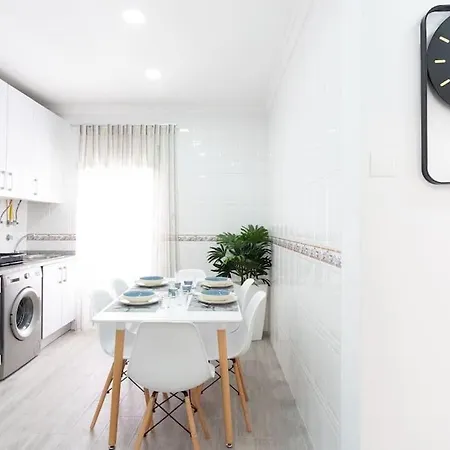 Rodrigues Family House 73 *